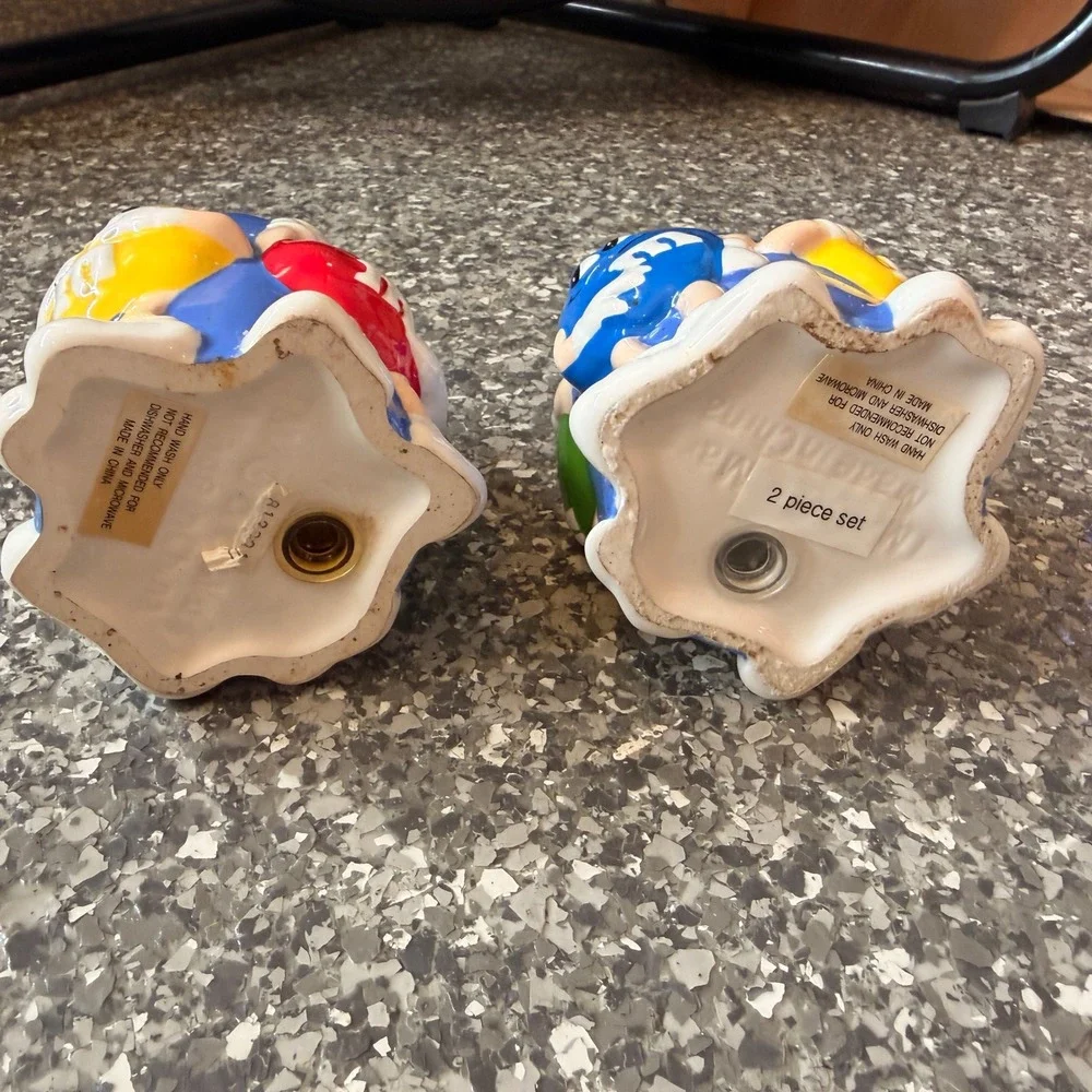 M&M's Mars Ceramic Salt and Pepper Shaker Set Blue Red Yellow Green Characters